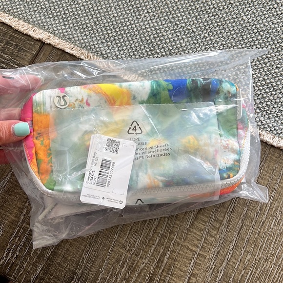 Lululemon Everywhere Belt Bag OS no limits white multi color tie dye - Picture 2 of 6